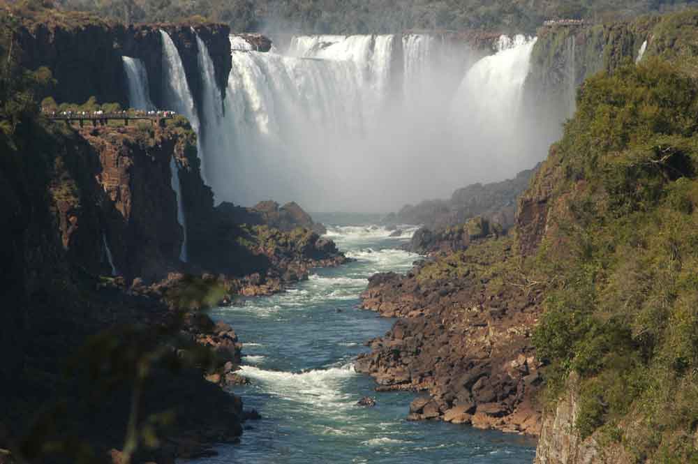 Argentina - parque nacional Iguazu - catarata Garganta del Diablo 3.jpg